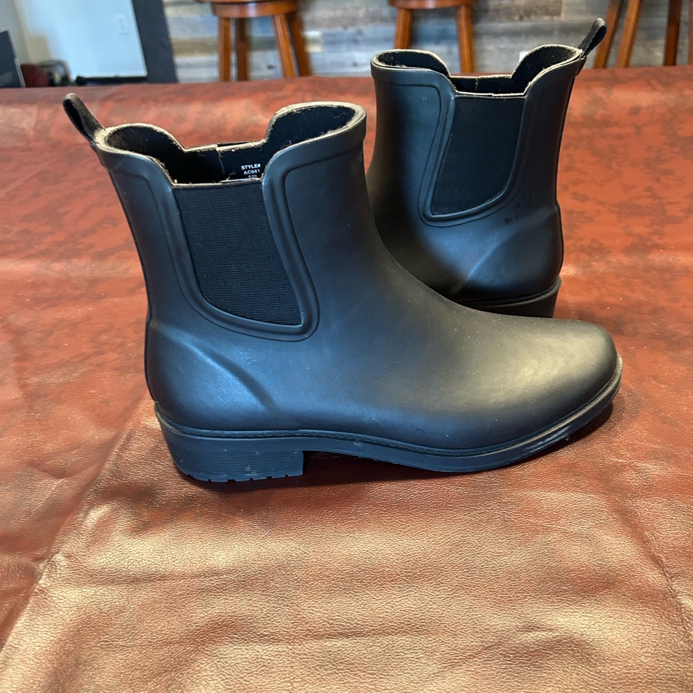J crew boats woman’s size 11
